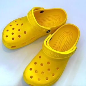 Yellow Crocs Womens 7 Mens 5 New Barely Worn
